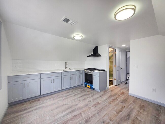 Building Photo - 170 Sunset Ave