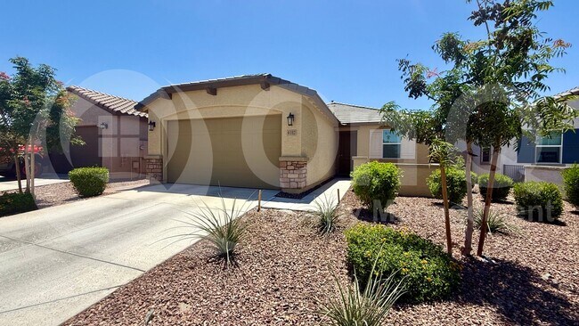 Building Photo - 9357 W Glenrosa Ave