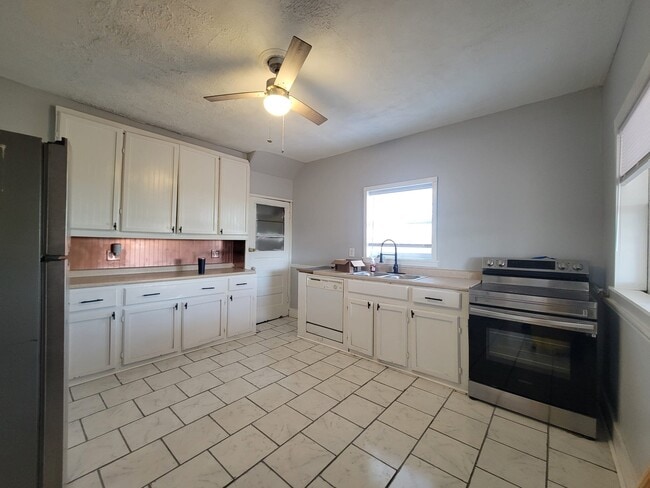 Building Photo - 1803 Harlansburg Rd