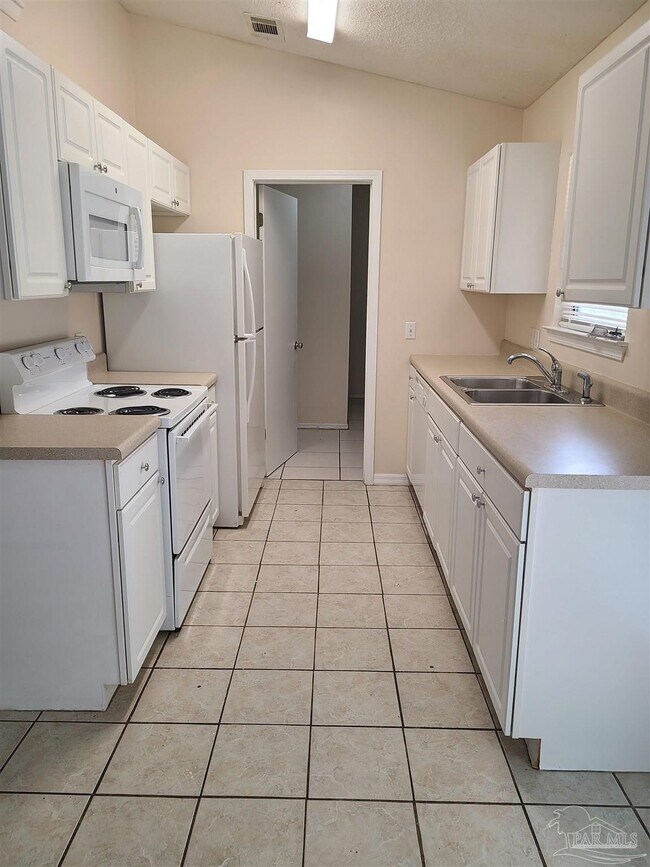 Foto del edificio - 4705 Kitty Hawk Cir