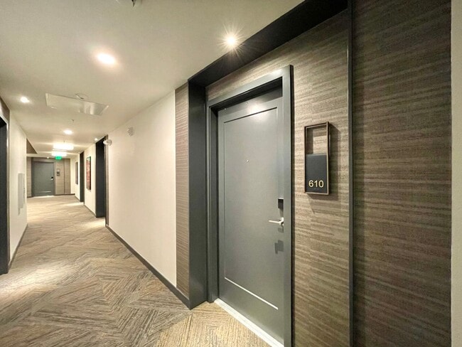 Building Photo - Modern Home For Rent