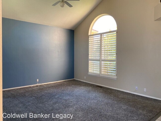 Building Photo - 3 br, 3 bath House - 11824 Caribou Ave NE