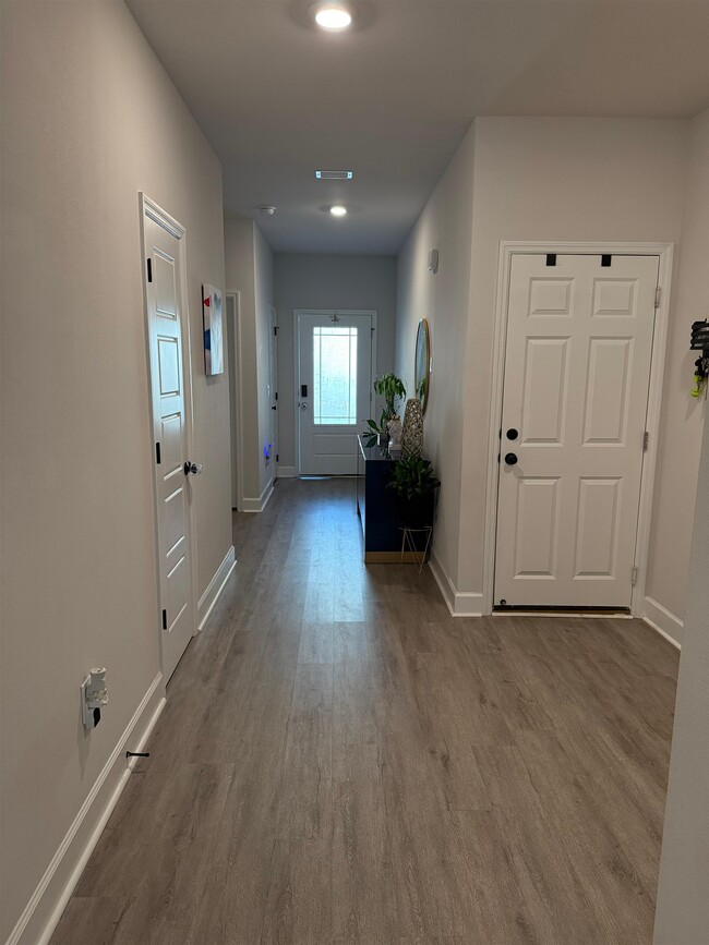 Building Photo - 2058 Hansel Hl Dr