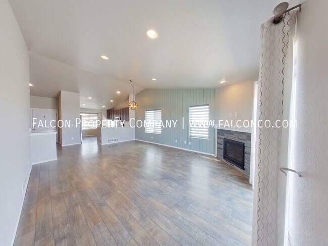 Building Photo - Amazing Home with Incredible Views In Nort...