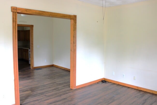 Building Photo - 102 Seneca St