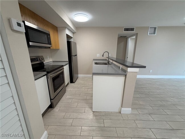 Building Photo - 5317 Summerlin Rd