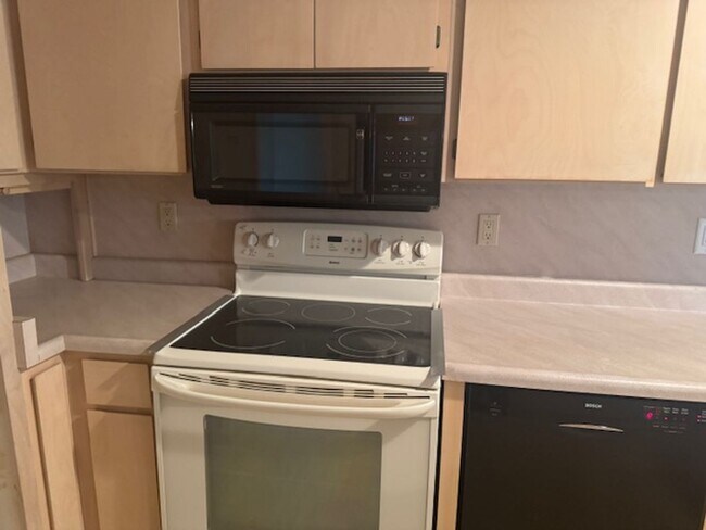 Foto del edificio - 1445 Seacrest Ln