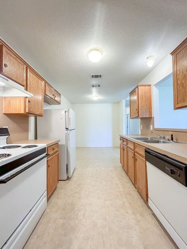 Building Photo - 4605 Bowles Dr