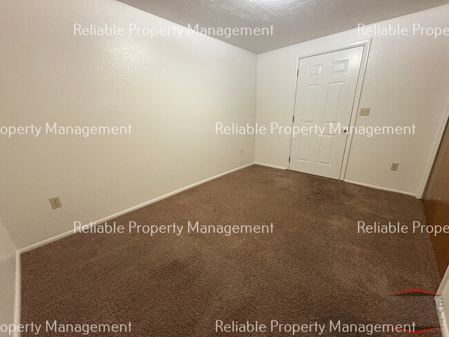 Building Photo - 1158 John Adams Pky