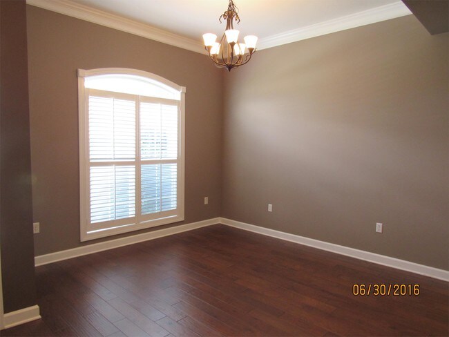 Foto del edificio - 207 Brookwood Dr