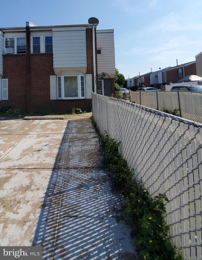 Foto principal - 108 W Shunk St
