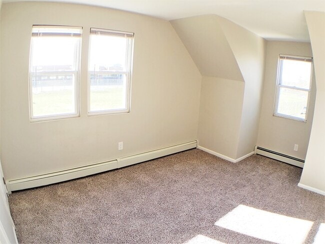 Building Photo - large and newly renovated 2nd floor