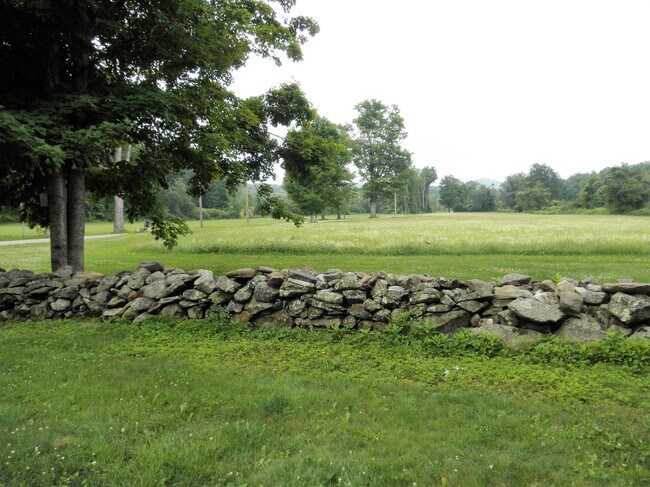 Building Photo - 220 Kent Hollow Rd