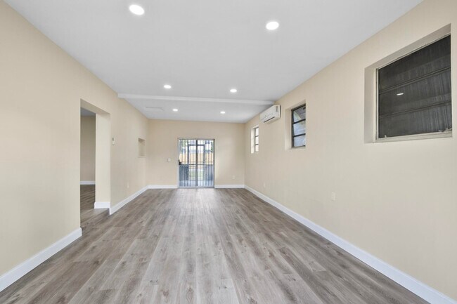 Foto del edificio - 1147 NW 77th St