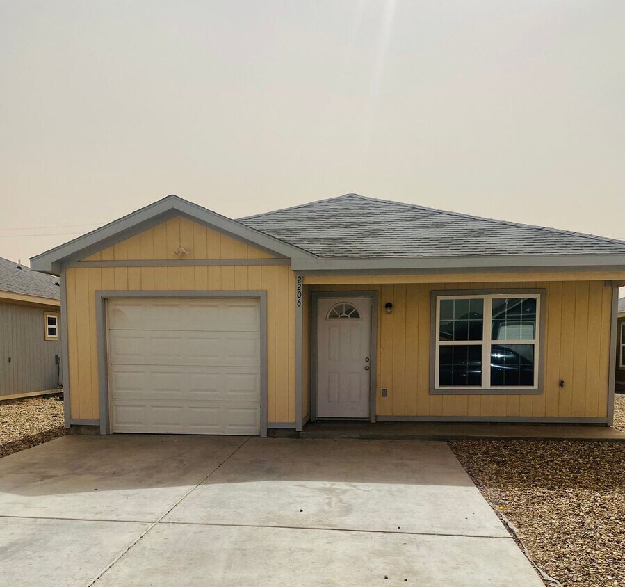 Foto principal - Pre-leasing 2024 3 bed 2 bath Move In Ready!