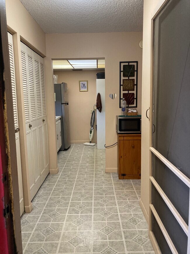 Entryway - 3147 29th Ave N
