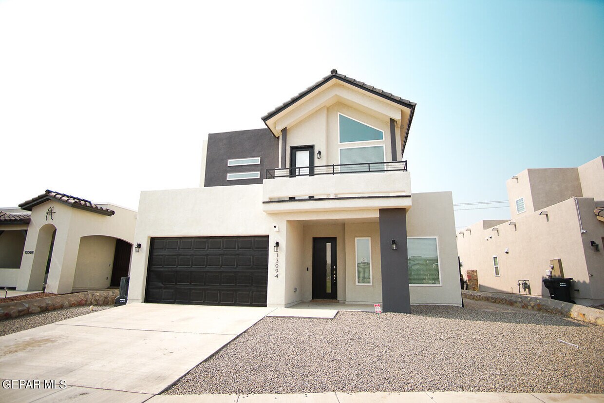 Foto principal - 13094 Castleford Ln