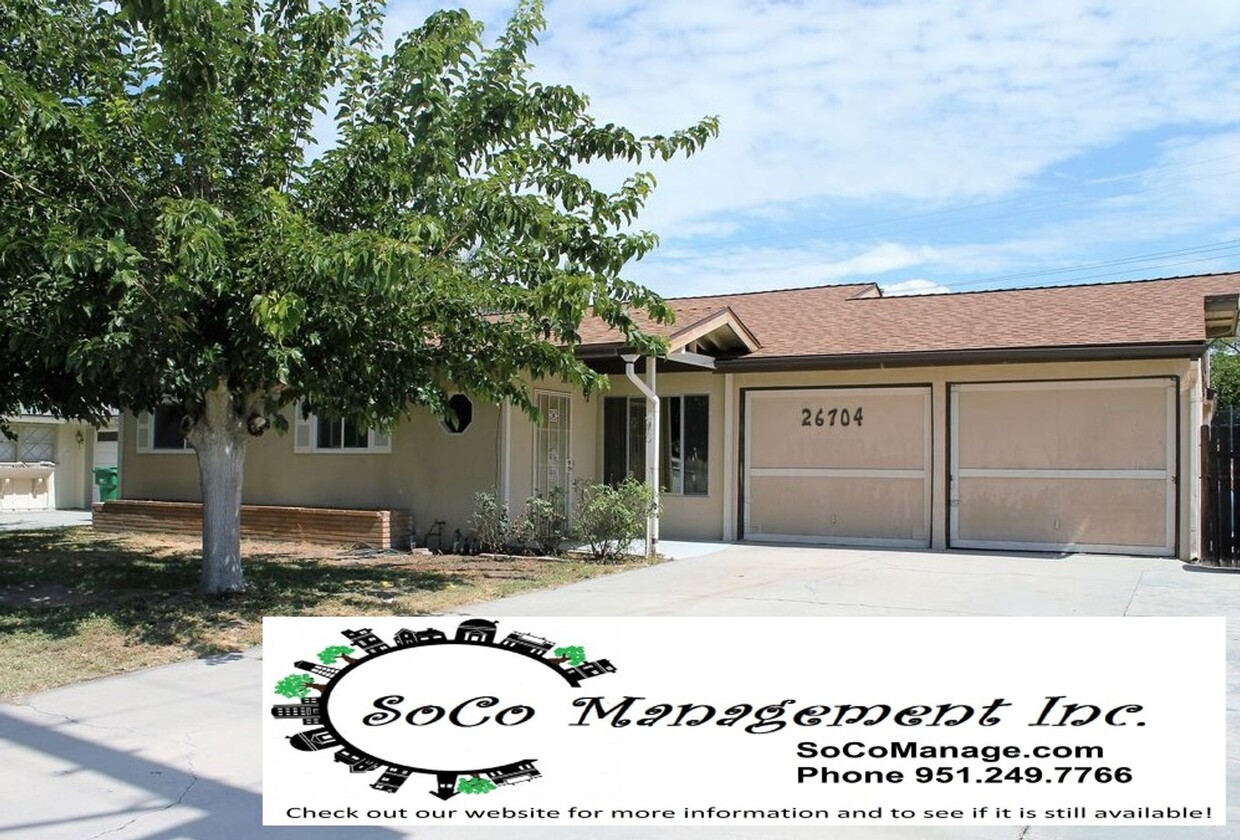 Foto principal - 3 Bedroom / 2 bathroom Pool Home in Hemet!