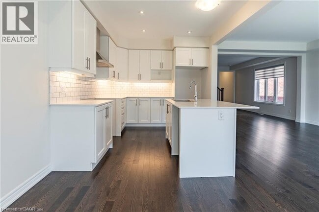 Building Photo - 55 William Dunlop St.