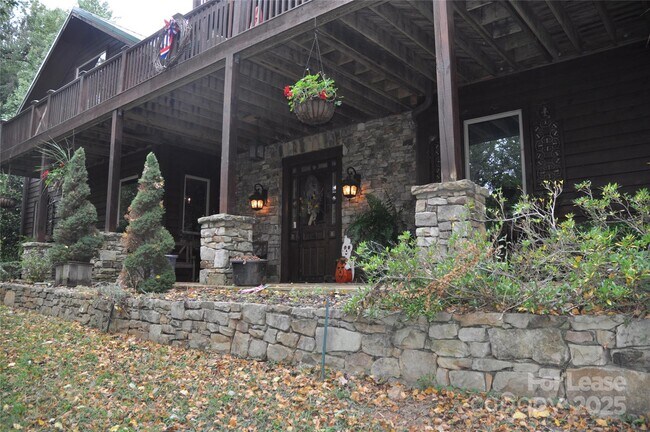 Foto del edificio - 196 Ridge Rd