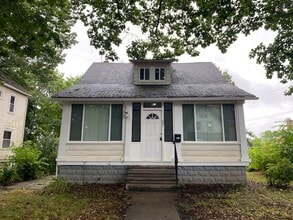 Building Photo - 484 Hammel St