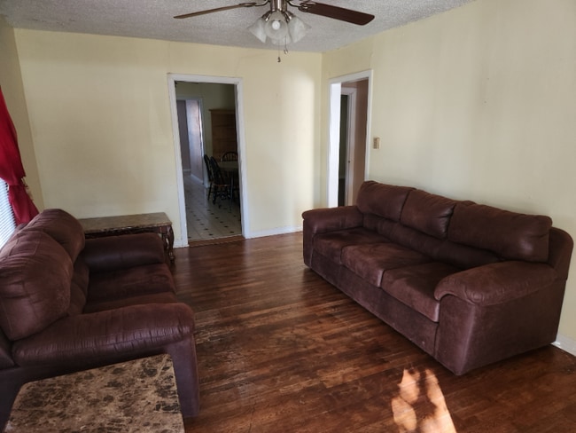 Building Photo - 607 3rd Ave NW