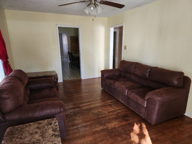 Foto del edificio - 607 3rd Ave NW