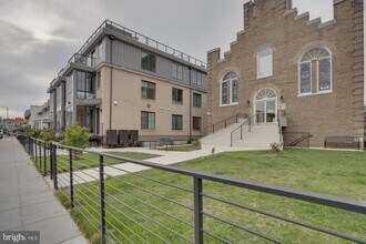 Building Photo - 625 Park Rd NW