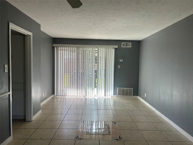 Foto del edificio - 6702 Biggs Ct