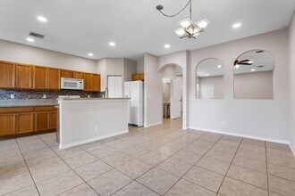 Building Photo - 3051 Grandiflora Dr