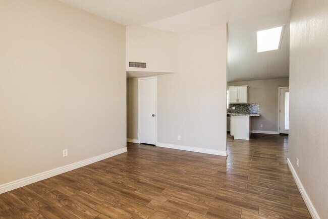 Foto del edificio - 7014 W Canterbury Dr