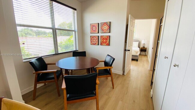 Foto del edificio - 1000 SW 12th Ct