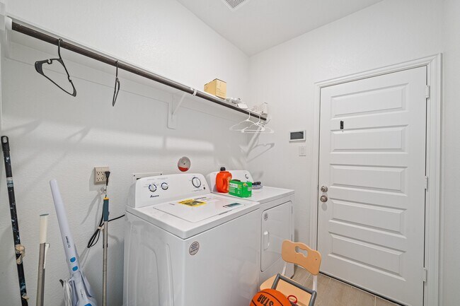 Building Photo - 2092 Terra Rose Dr