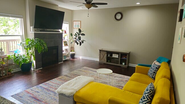 Foto del edificio - 9737 Thorne Clf Wy