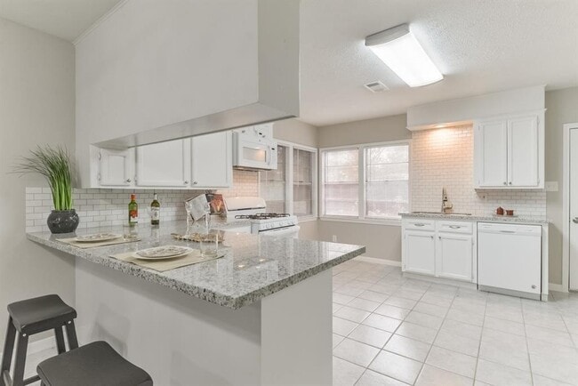 Building Photo - Beautiful 3 Bedroom Home in Santa Fe,