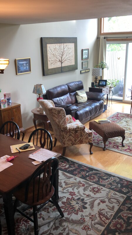 Foto del edificio - 61 Midlake Cir