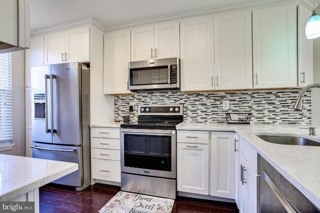 Building Photo - 6512 Ducketts Ln