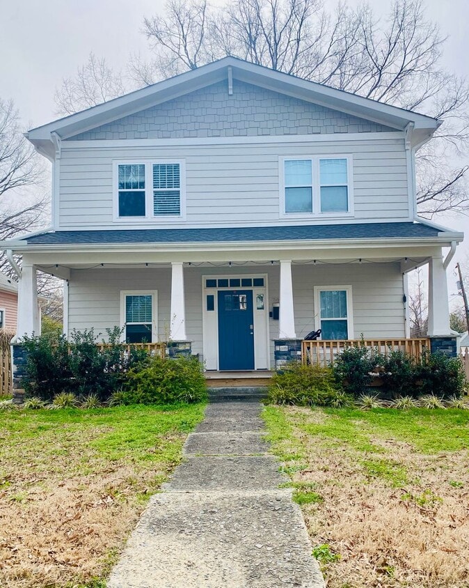 Spectacular 4Bed/3Bath Minutes to Duke with Fenced In Yard - Spectacular 4Bed/3Bath Minutes to Duke with Fenced In Yard