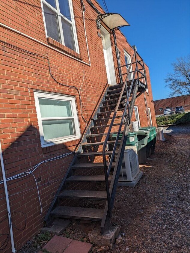 Foto principal - 2BD/1BA Apartment In Newton, NC