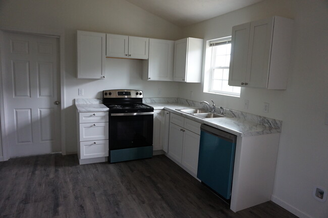Foto del edificio - 784 Parsonage Rd