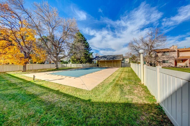 Foto del edificio - 1030-2601 Davidson Dr