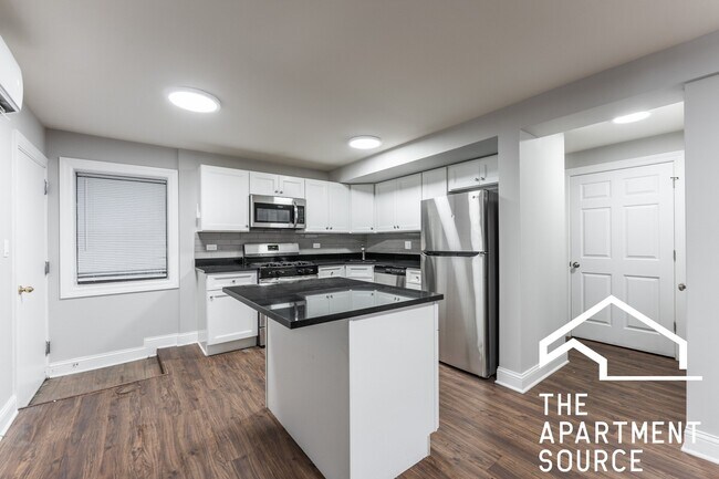 Foto del edificio - 5736 N Winthrop Ave