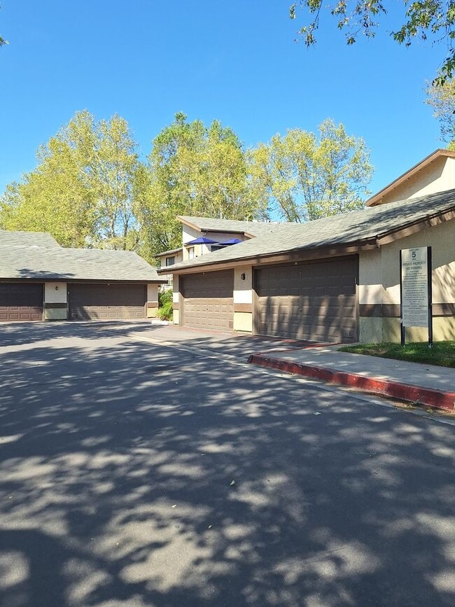 Building Photo - Move in Special ** $500 of the 1st month's rent