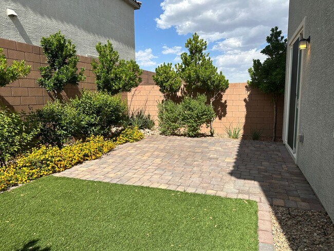 Foto del edificio - Great Southwest Mountains Edge 2 story home