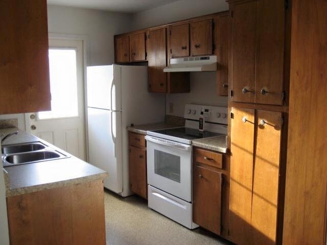 Primary Photo - 2102 Eastwind St