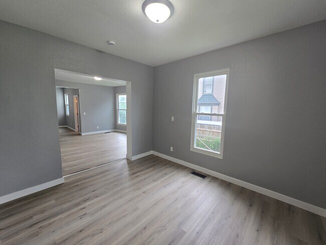 Foto del edificio - 1527 4th Ave SE
