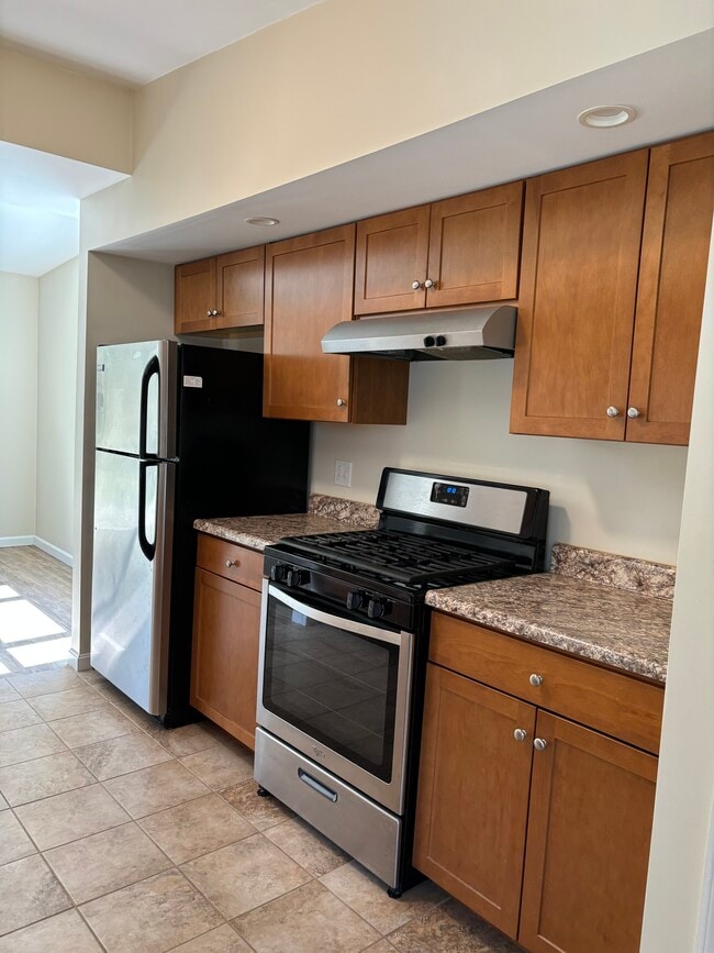 Building Photo - 102 Maple Ridge Dr
