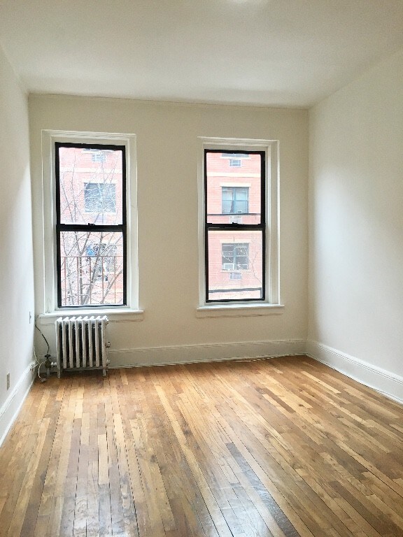 Foto del edificio - 233 E 3rd St