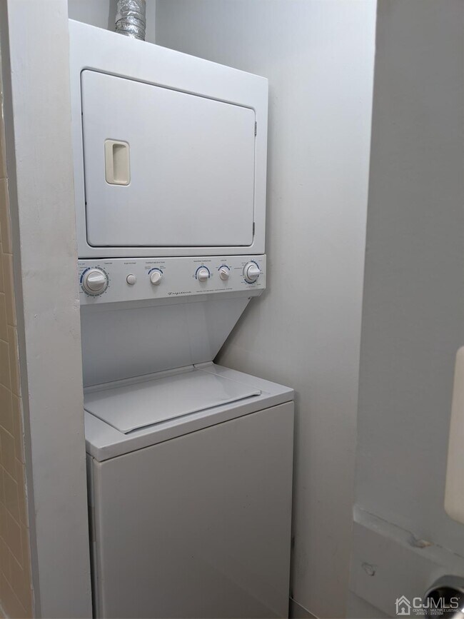 Foto del edificio - 4805 Ravens Crest Dr