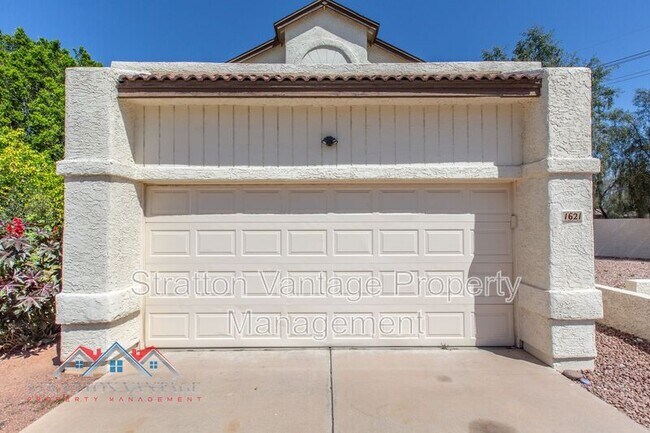 Building Photo - 1621 N Chippewa Dr